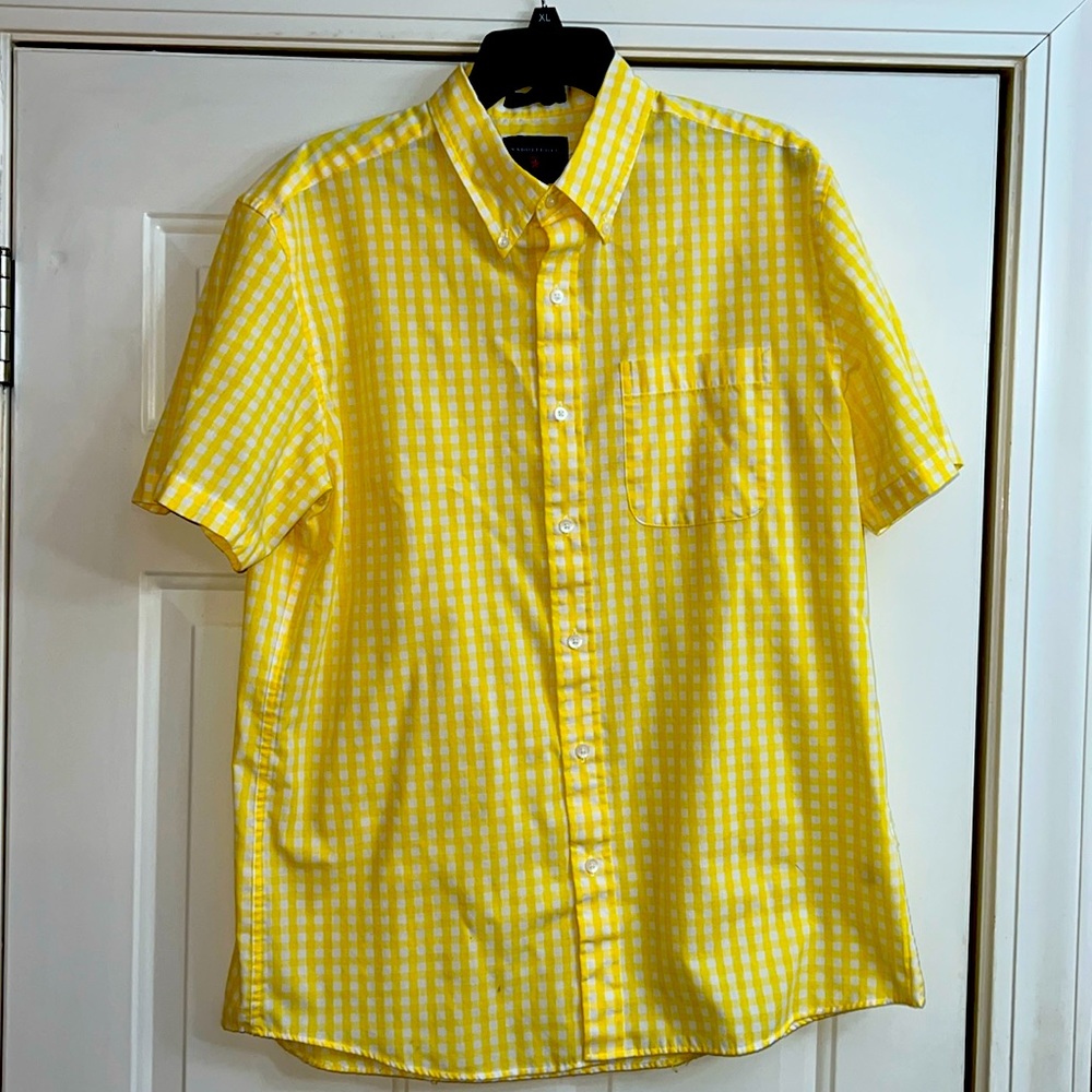 Men’s yellow checkered button down short sleeves